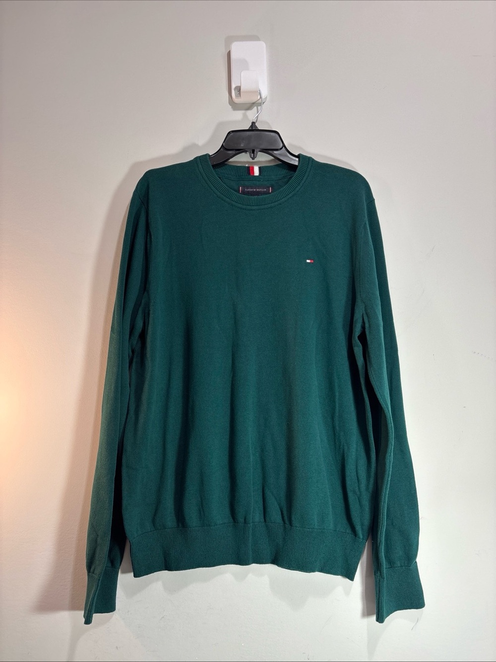 Tommy Hilfiger Men's Forest Green Crewneck Sweater. 1413
